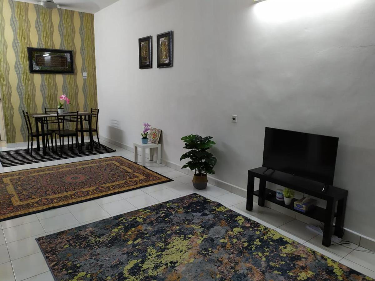 Anggun Homestay เซริอิสกันดาร์ ภายนอก รูปภาพ