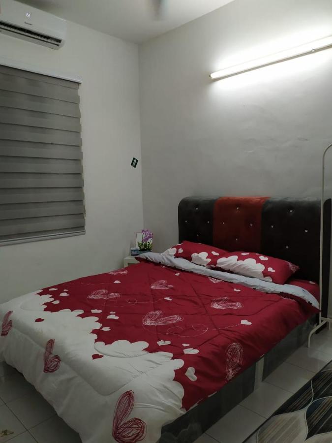 Anggun Homestay เซริอิสกันดาร์ ภายนอก รูปภาพ
